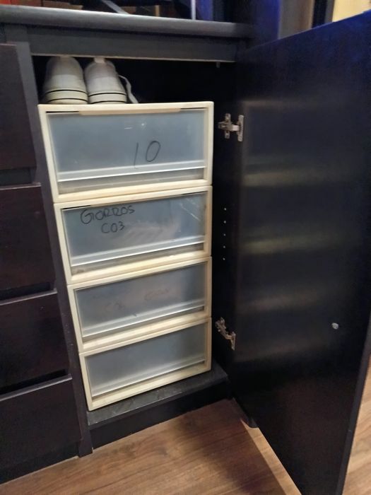 Vendo aparador preto