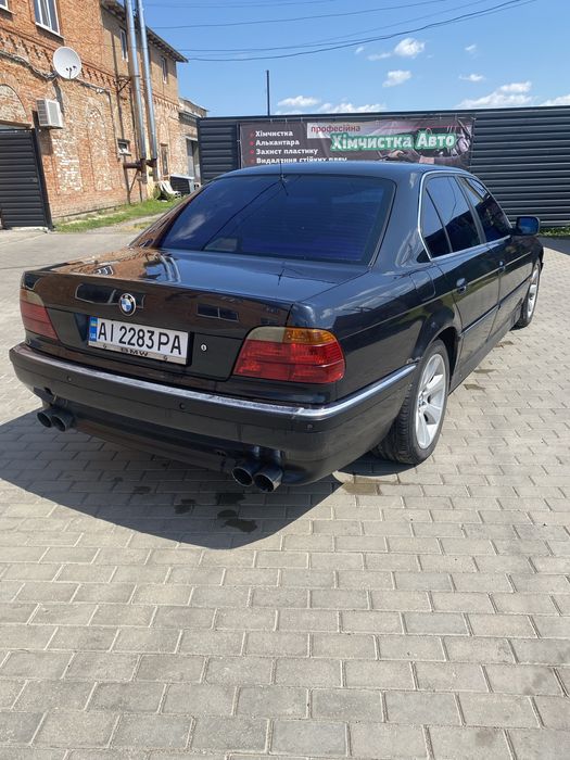 Продам BMW e38 735