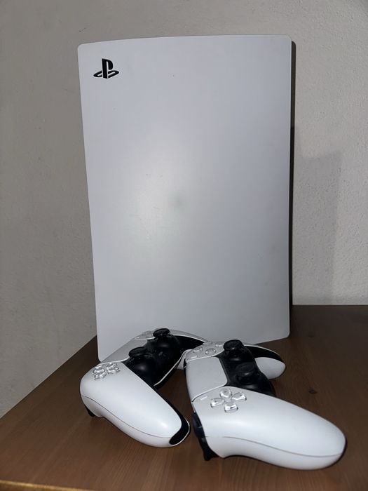 Ps5 como nova, dois comandos, reproduz jogos em CD e online