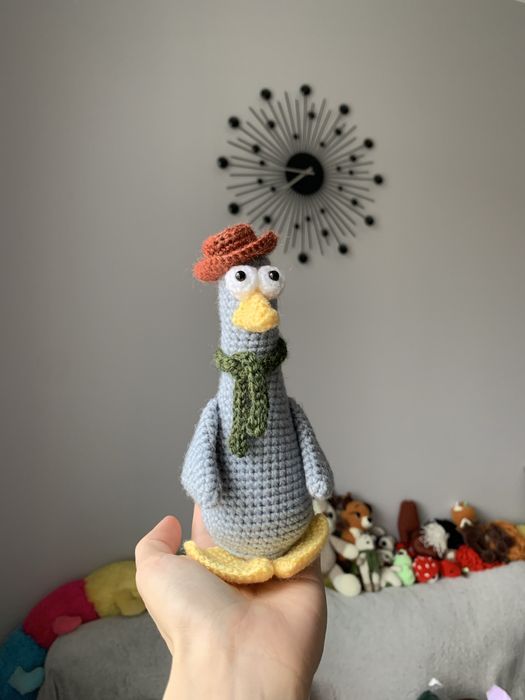 Maskotka amigurumi Gęś w kapeluszu