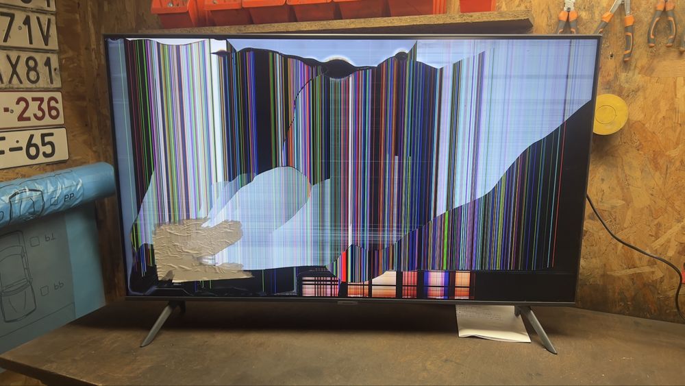 Samsung UE43AU7192U Uszkodzony
