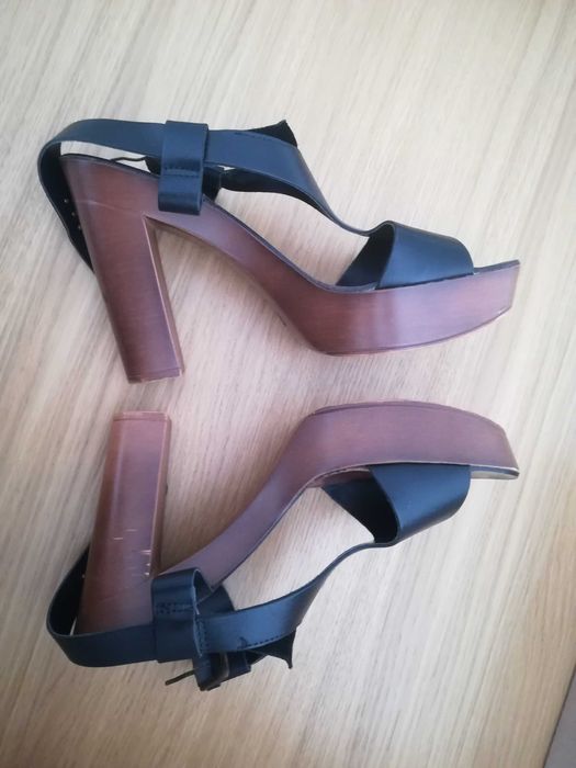 Sandálias Pretas Salto Gloria Ortiz