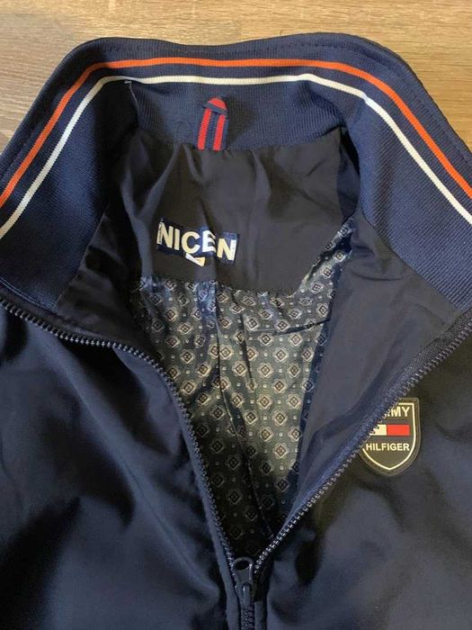 Чоловіча куртка вітровка