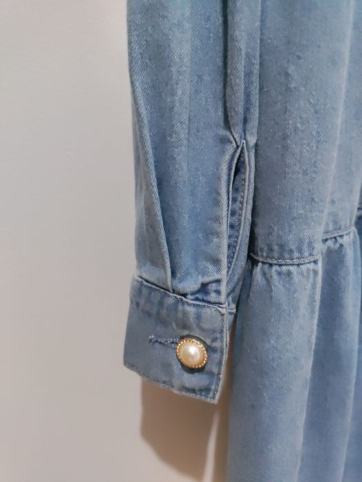 Vestido de ganga com bordado inglês