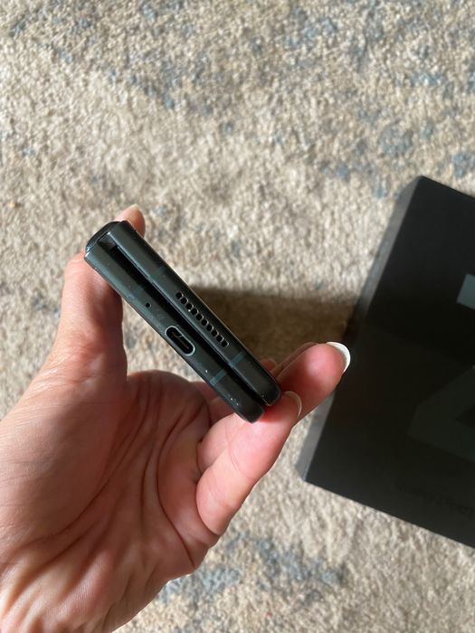 Продам Samsung Galaxy Z Fold 3