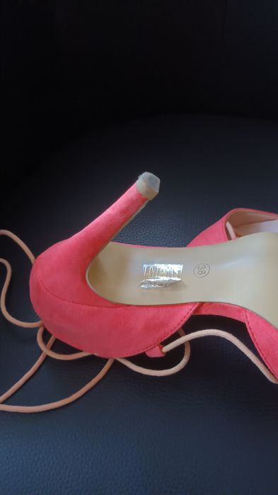 Szpilki wiązane koralowe