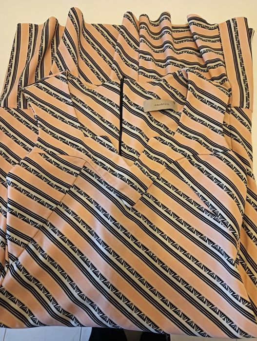 Vendo vestidos como novos