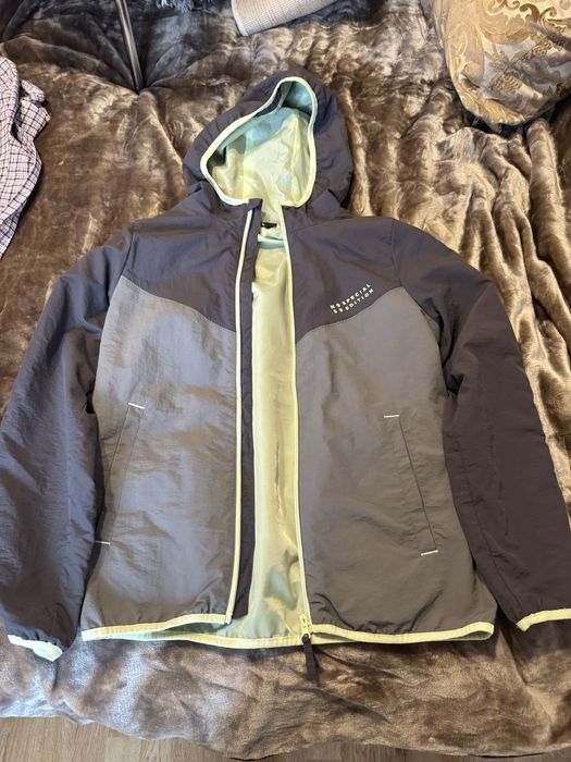 Вітровка , лекгенька спортивна куртка