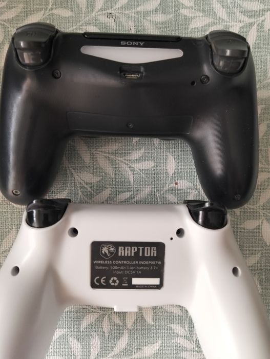 PlayStation 4 com comandos