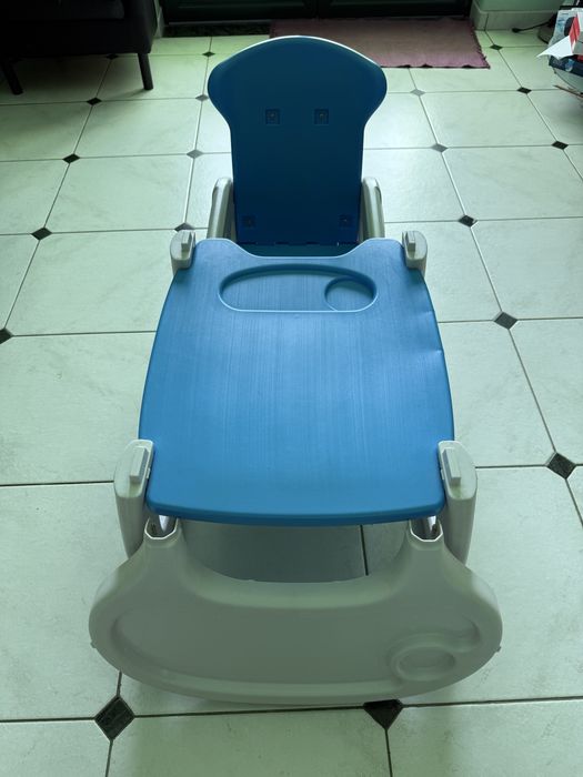Cadeira de Almoço  e Mesa dw Atividades de Bebé / Criança  be cool “em ótimo estado”