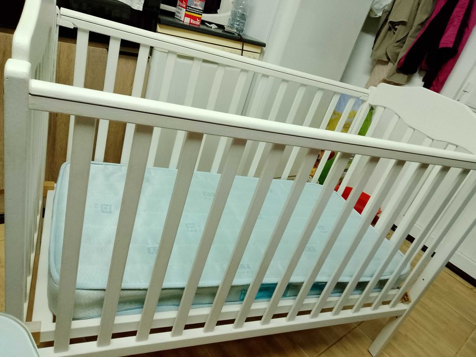 Berço com colchao e banhheira  suporte