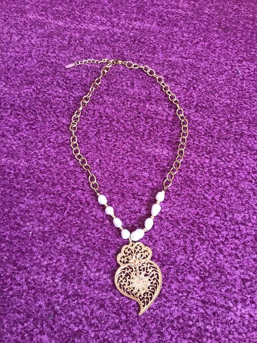 Colar em Aço com Pérolas de água doce, com Coração de Viana