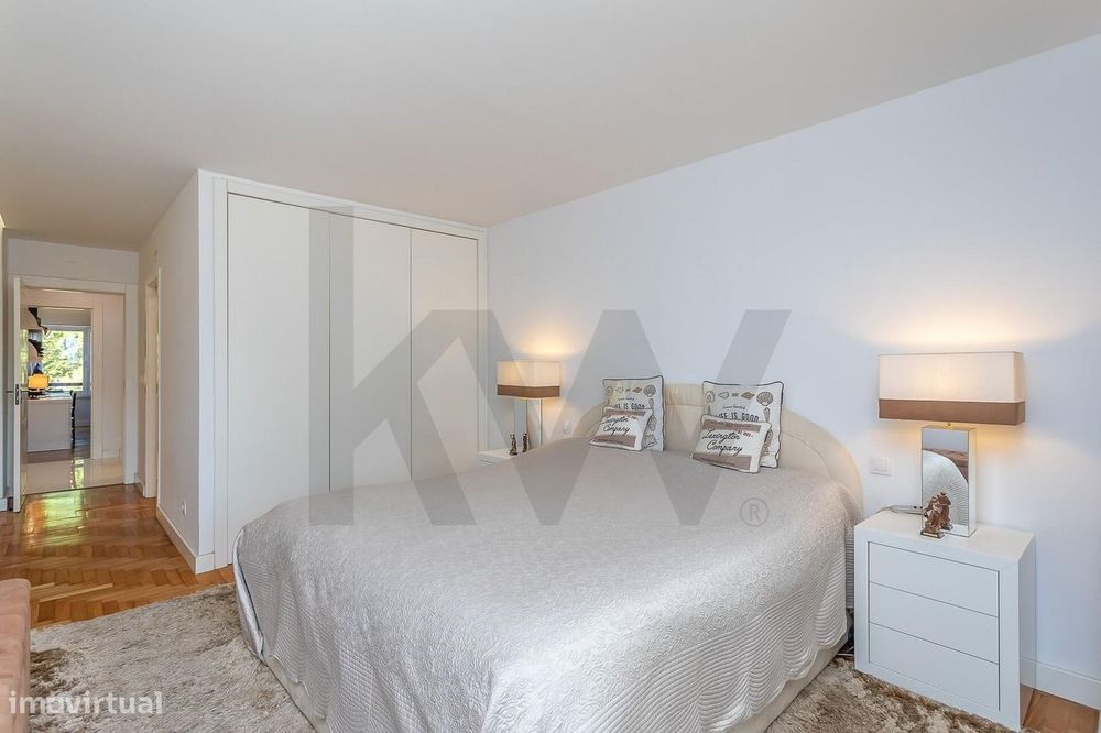 Apartamento T4 |  Parque dos Poetas l Terraço  com 50m2 e Box com  2 l