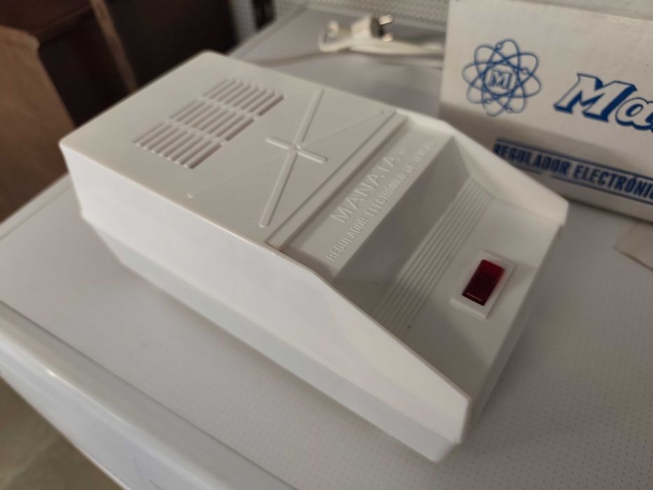 SUPER PREÇO! Estabilizador de Tensão 900W - Manata