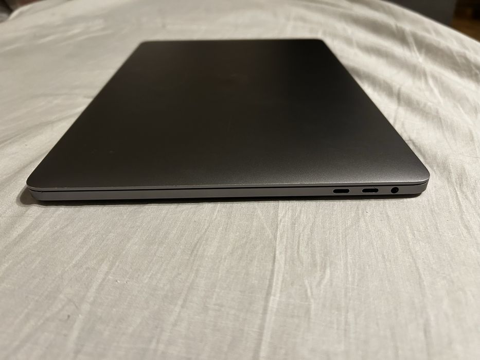 Macbook Pro 2020 USZKODZONY
