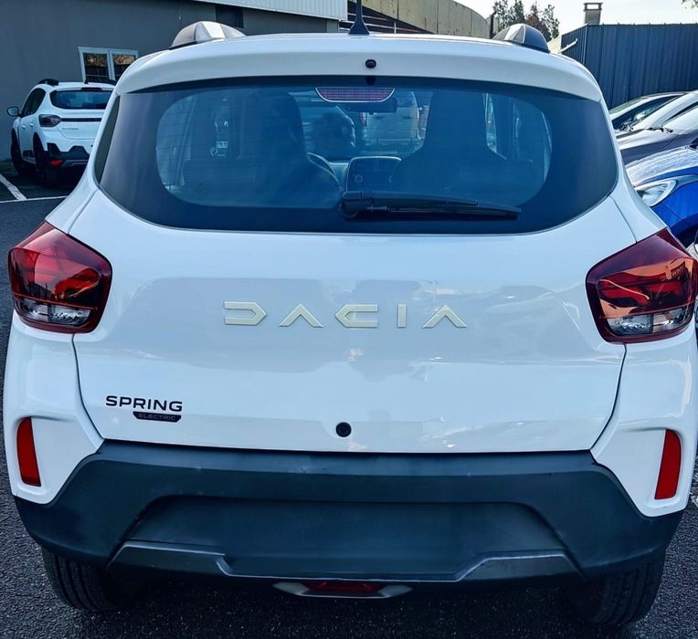Dacia Spring Essential com 11mil kms e IVA dedutivel