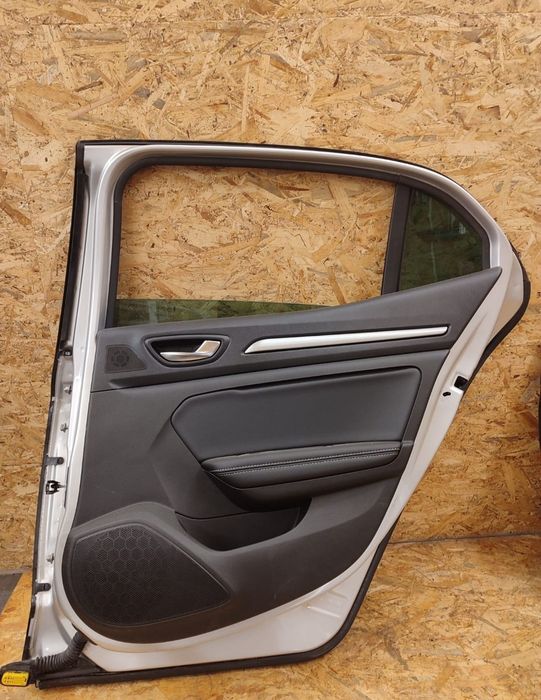 Renault Megane IV 4 drzwi prawy tył w kolorze TED69