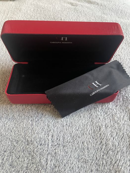Футляр carolina herrera