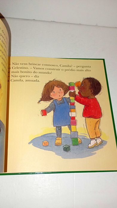 Camila não quer emprestar os seus brinquedos