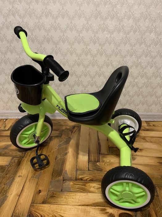 детский трехколесный велосипед