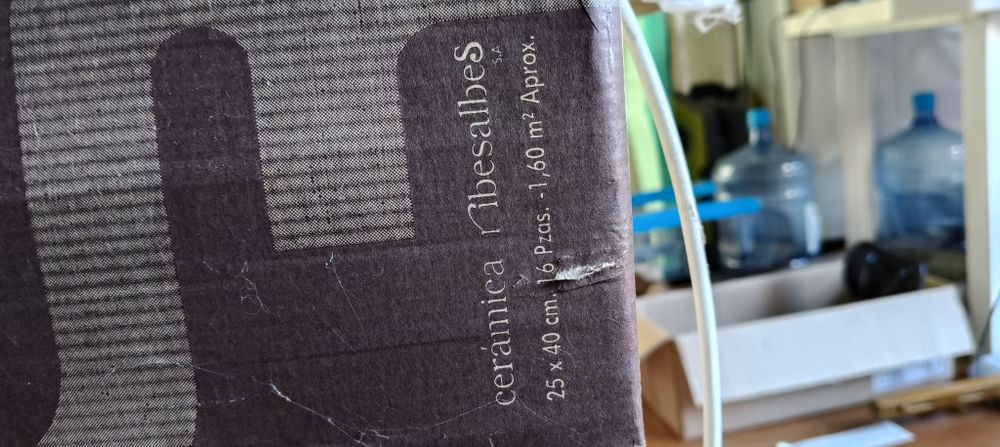 14 Caixas de Cerâmicas novas