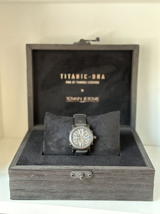 Romain Jerome Titanic DNA Steampunk Black Auto 46 #001/999