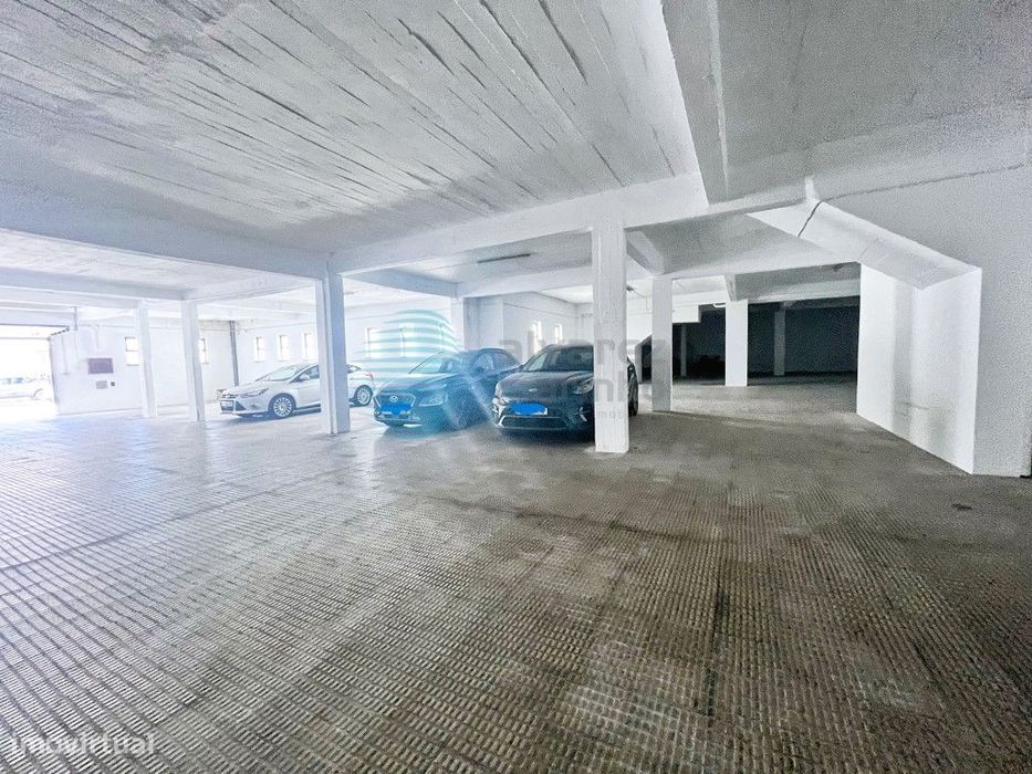Apartamento T2 com Vista Mar, Garagem e Totalmente Remodelado