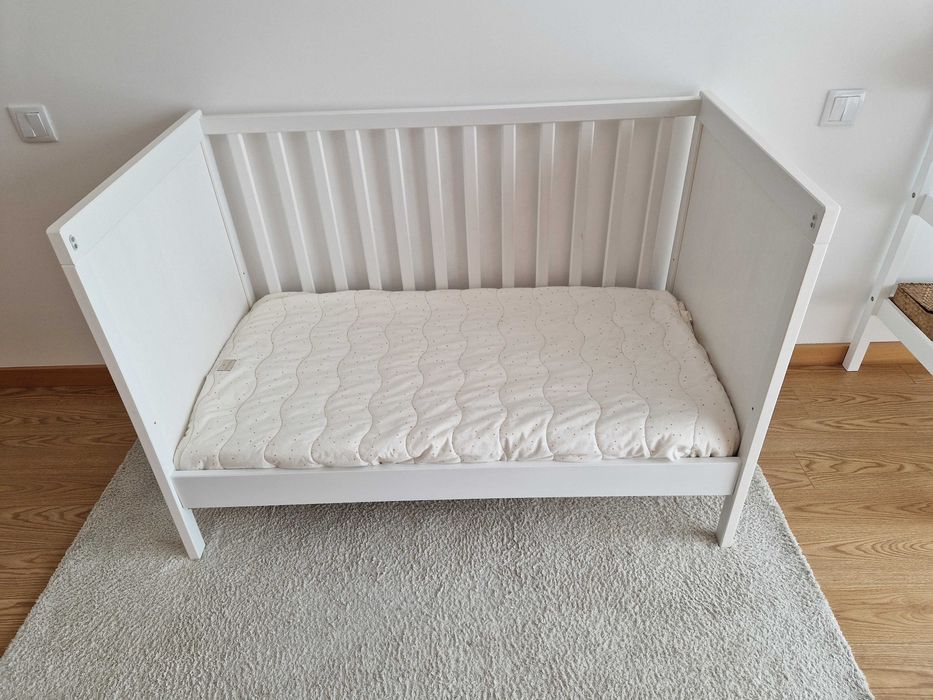Cama bébé e colchão
