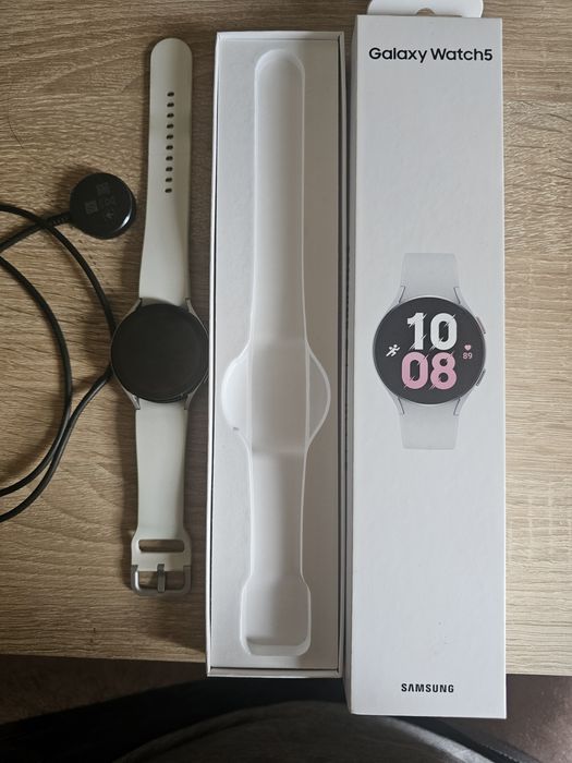Продам Samsung galaxy watch 5 44мм