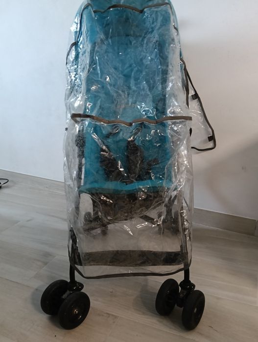 Carrinho de Criança + Capa de Chuva – Pronto para Novas Aventuras