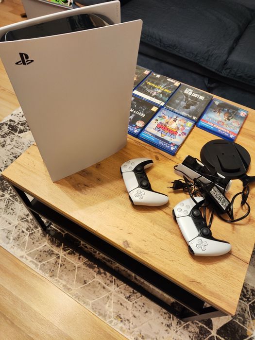 PlayStation 5 z napędem 825 GB zestaw