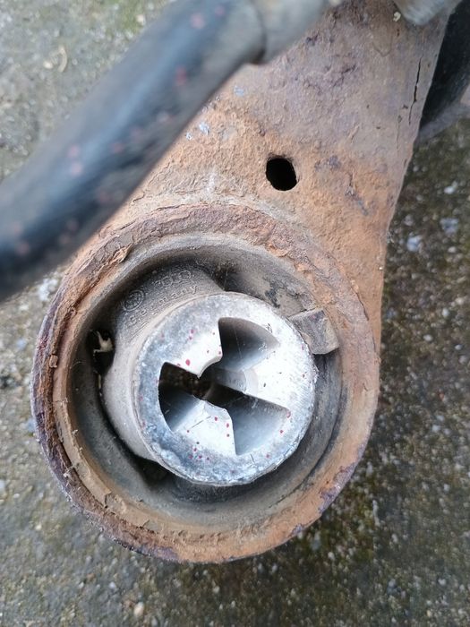 Задня балка Volkswagen Polo 3 Поло оригінальні сайлентблоки