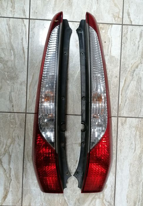 Komplet lamp tylnych Mitsubishi Lancer VII kombi