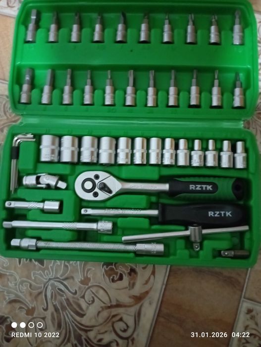 Продам набір головок с тріщоткою