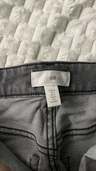 джинси h&m.