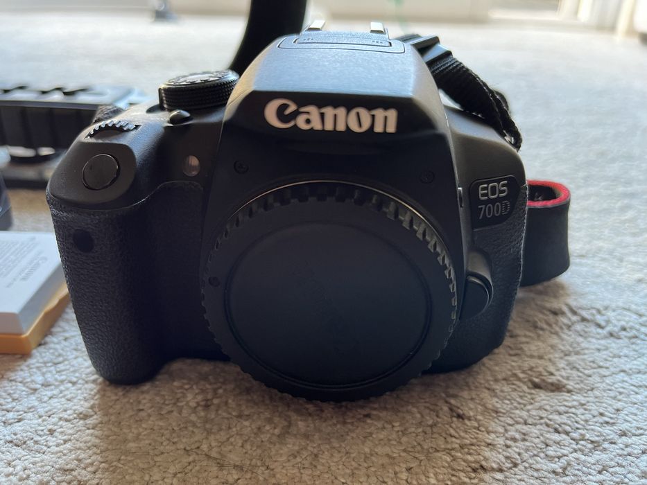 Canon EOS 700D + EF-S 18-135mm + PACK EXTRAS