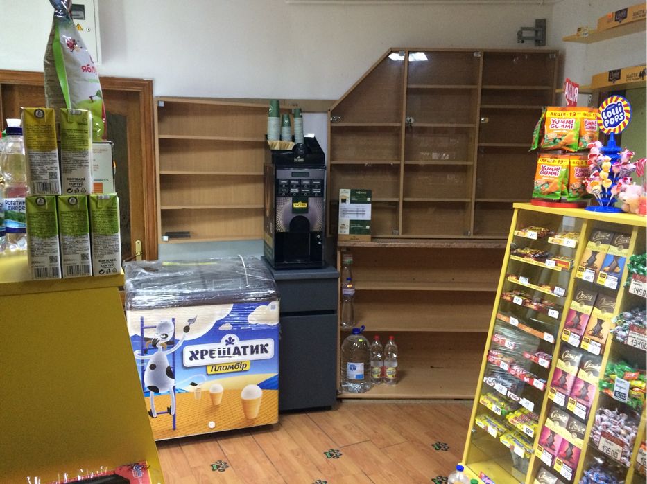 Меблі для магазину,прилавки,вітрини