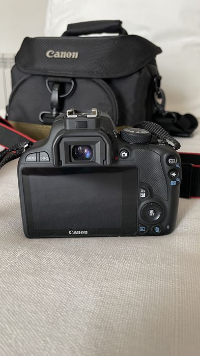 Câmara Fotográfica Canon EOS 100D + Objectiva EFS 18-55mm
