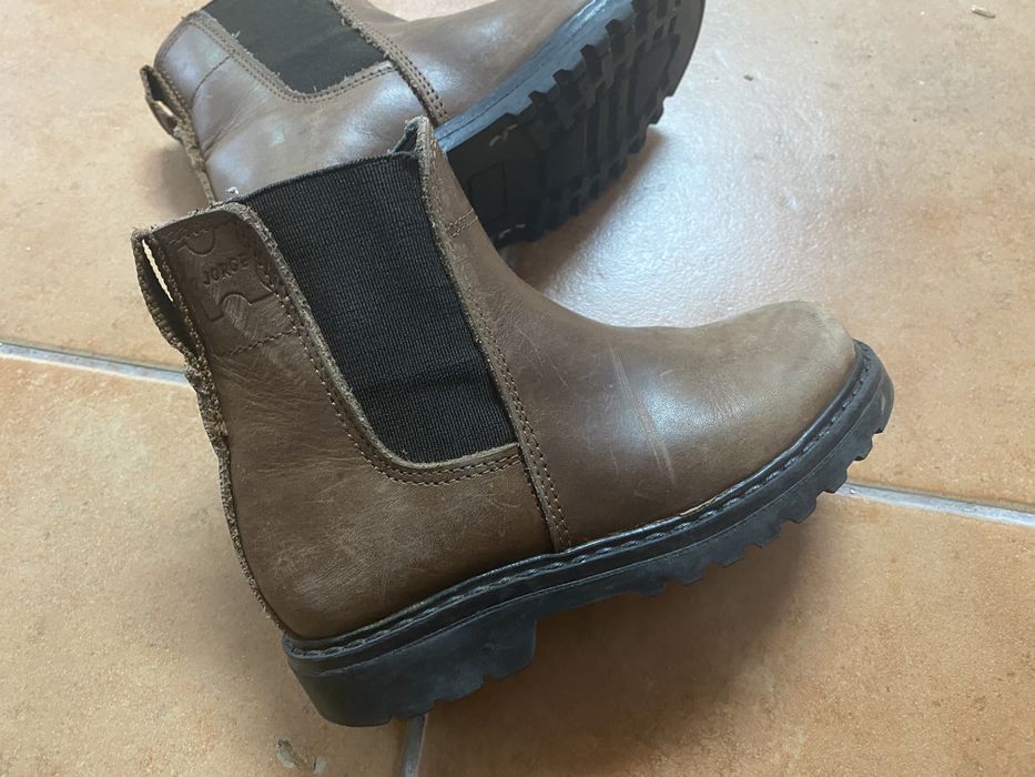 Botins de pele encerada