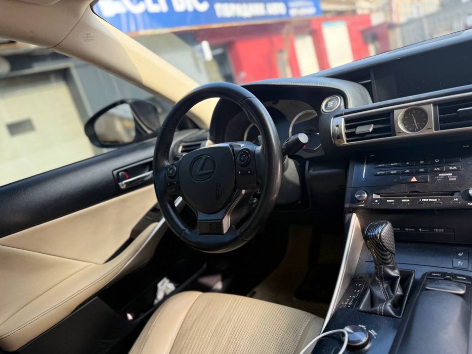 Продам  Lexus is 2014