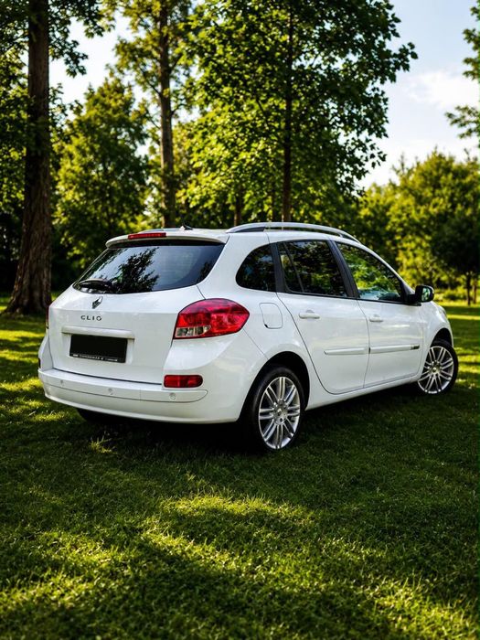 Renaul Clios sport tourer