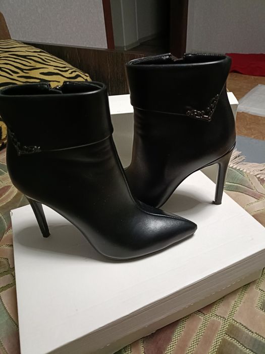 Чоботи на шпильці