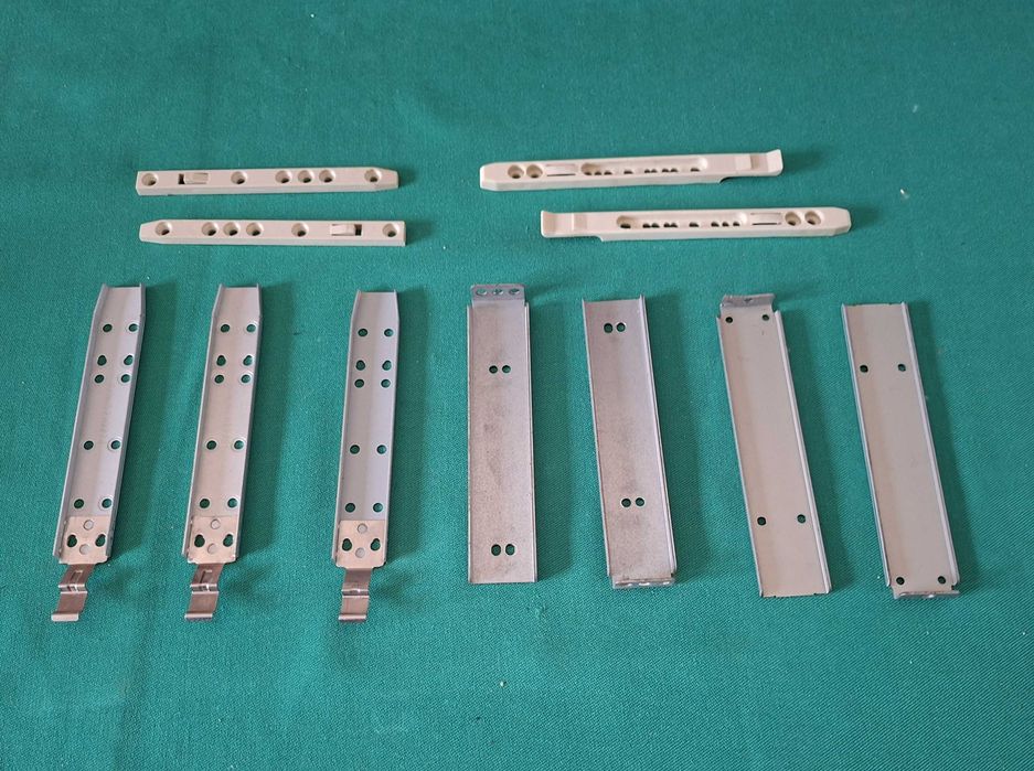 Rails for mounting peripherals inside PCs508414302031063043