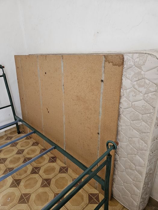 Cama de ferro com estrado e colchão 1,40x1,90