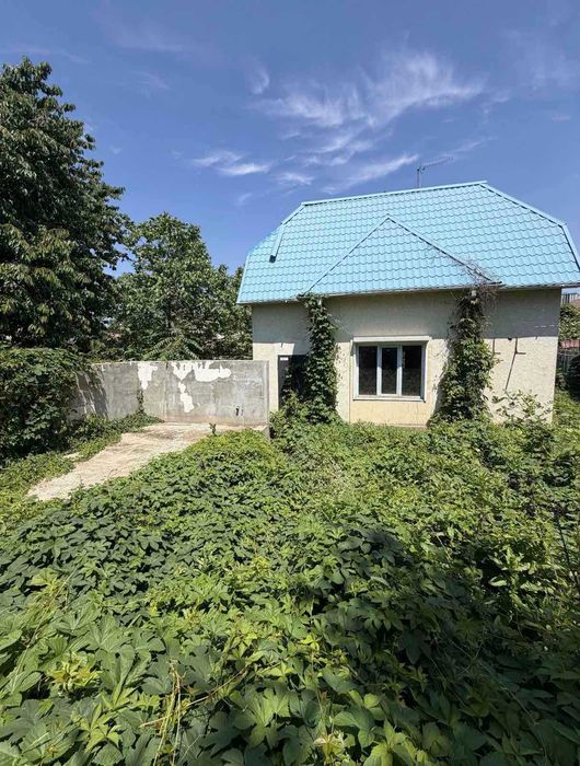 Продаж будинку на Фонтані поруч з морем.