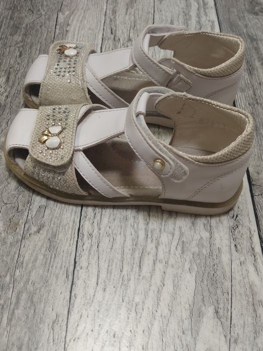 Босоніжки для дівчинки