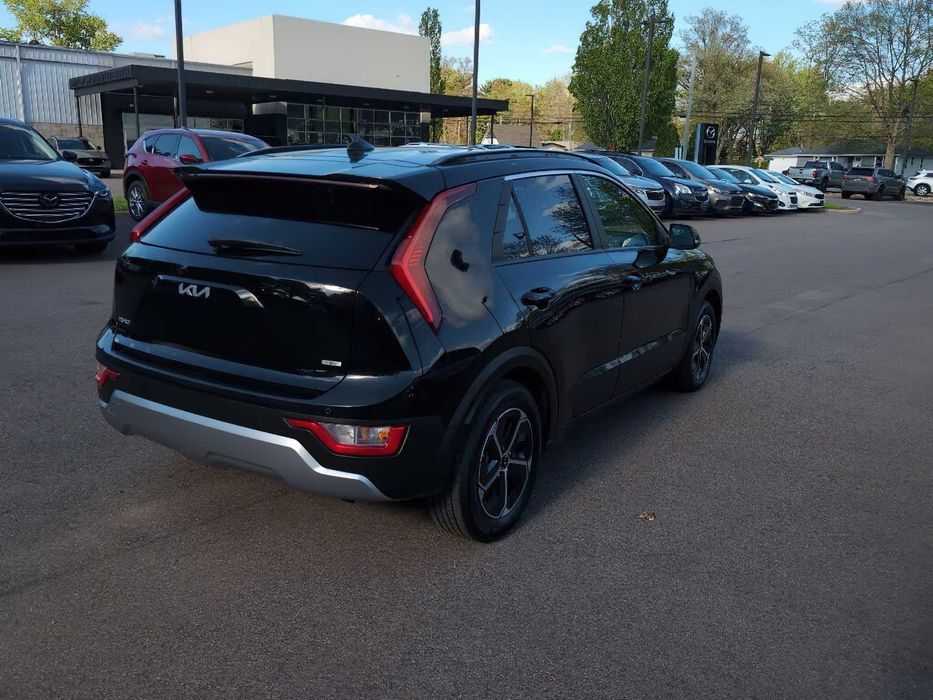 Kia Niro EX Hybrid      2023
