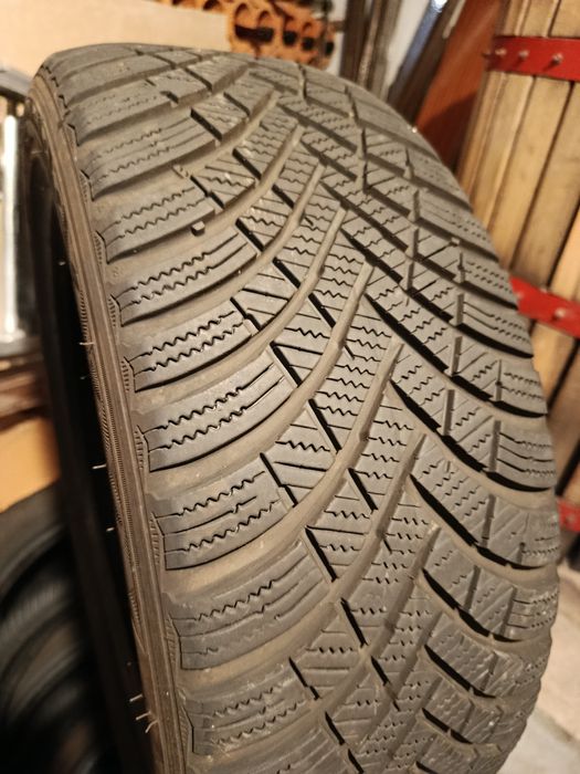 Pneus de Inverno 195/45 R16 - Hankook em bom estado
Vendo pneus de inverno da marca Hankook, medida 195/45 R16 84H, ideais para condução segura em