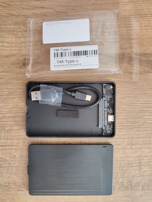 Obudowa na dyski SATA 2,5'': SSD / HDD. Złacze: USB-C (USB 3.1)