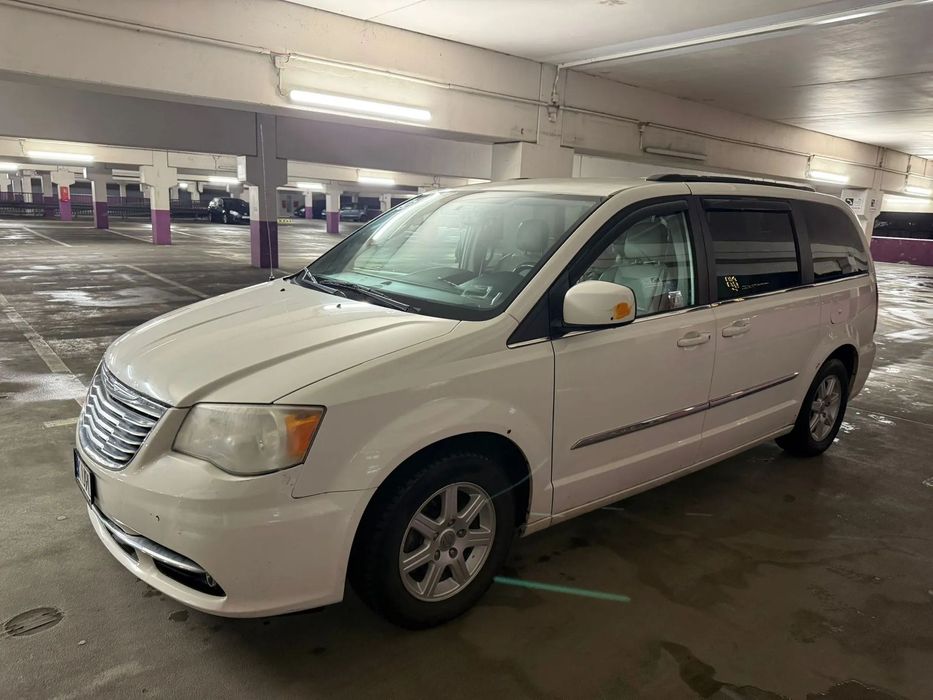 Chrysler Town & Country CHRYSLER TOWN&COUNTRY • 2013 r. • Benzyna • Automat • 7 osobowy Okazja